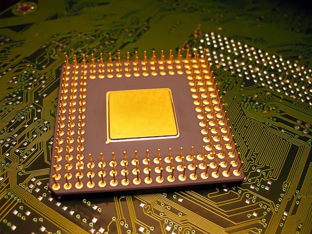 Processador cerâmico dourado, exemplo 2 de 3